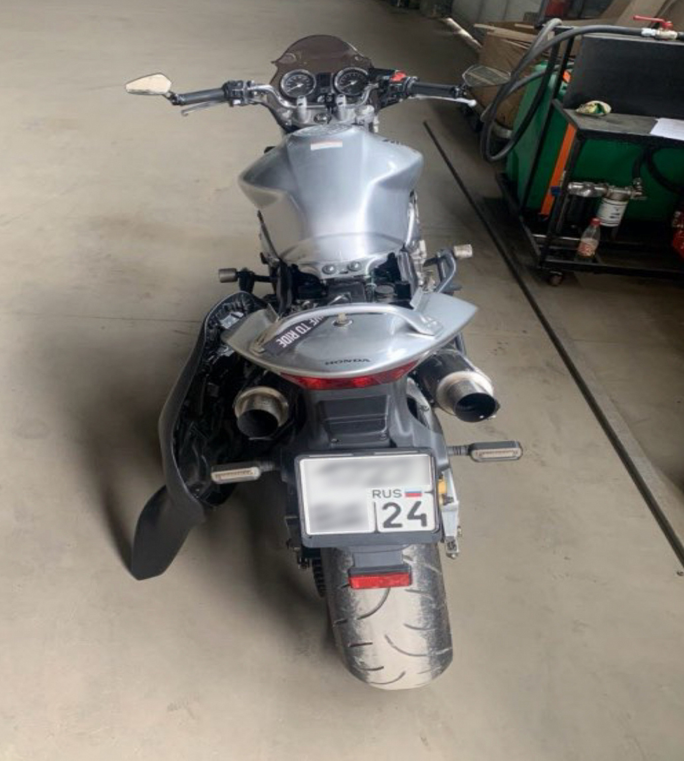 Установка терминала Galileosky Base Block на мотоцикл Honda Hornet 900 для защиты и мониторинга.